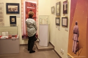 Посетители выставки, посвященной Канту, в Калининградском историко-художественном музее.
