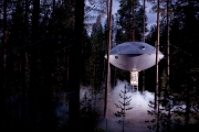 необычные отели мира - отель на деревьях, летающая тарелка