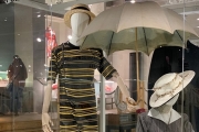 Музей курортной моды в Зеленоградске, женский и мужской костюмы