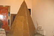 Янтарный замок - янтарная пирамида