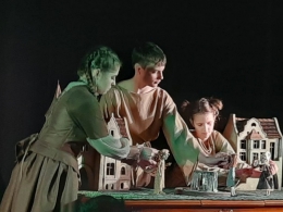 Сцена из спектакля "Маленькие сказки для больших людей", театр "Инклюзион", Калининград